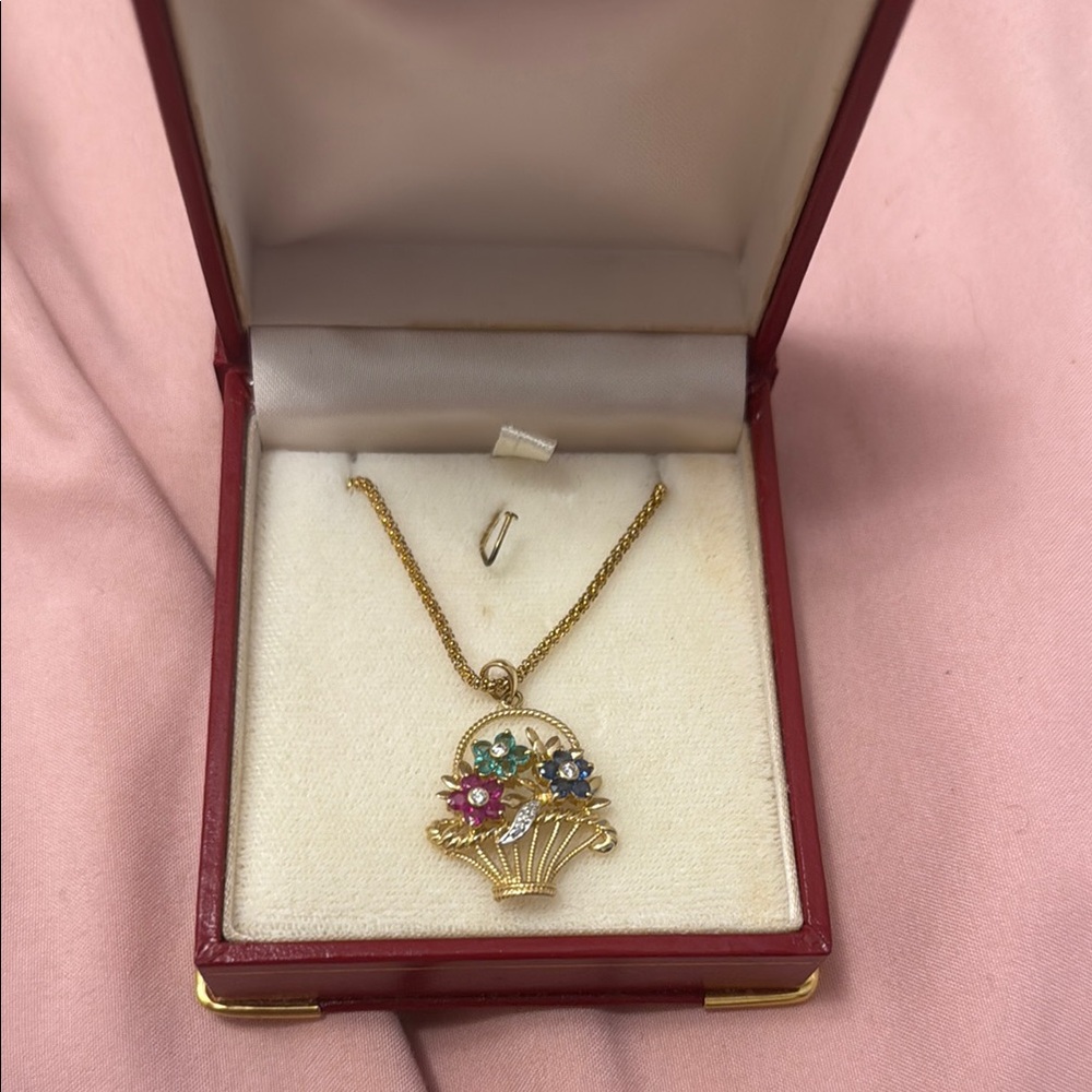 Gold Floral Pendant Necklace